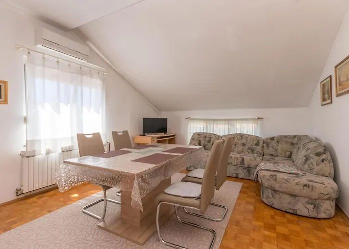 05 Apartment