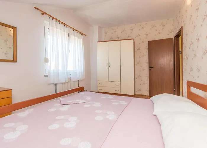 05 Apartment