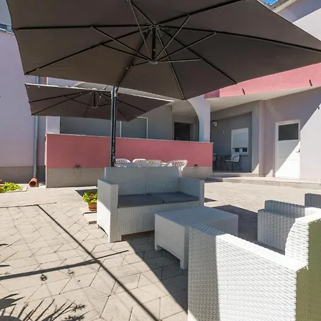 2 Bedroom Gorgeous In