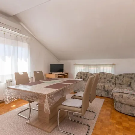 2 Bedroom Gorgeous In Apartment
