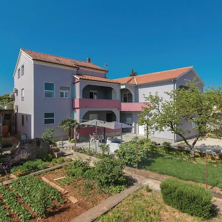 2 Bedroom Gorgeous In Апартаменты *
