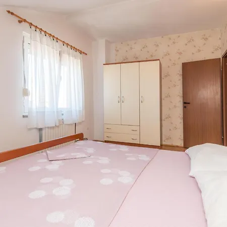 2 Bedroom Gorgeous In Апартаменты