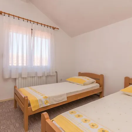 2 Bedroom Gorgeous In *