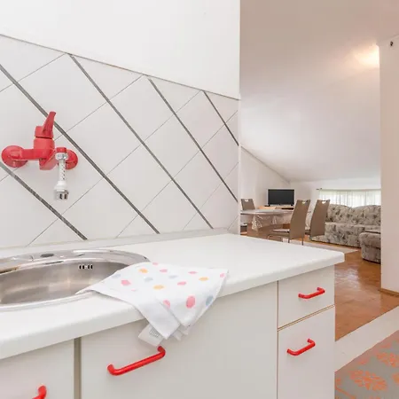 Apartment 2 Bedroom Gorgeous In Zadar